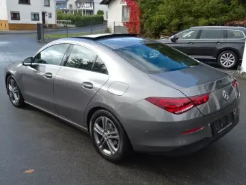 MERCEDES-BENZ CLA 180d T-LEDER NAVI LED AUTOM PANO KAME
