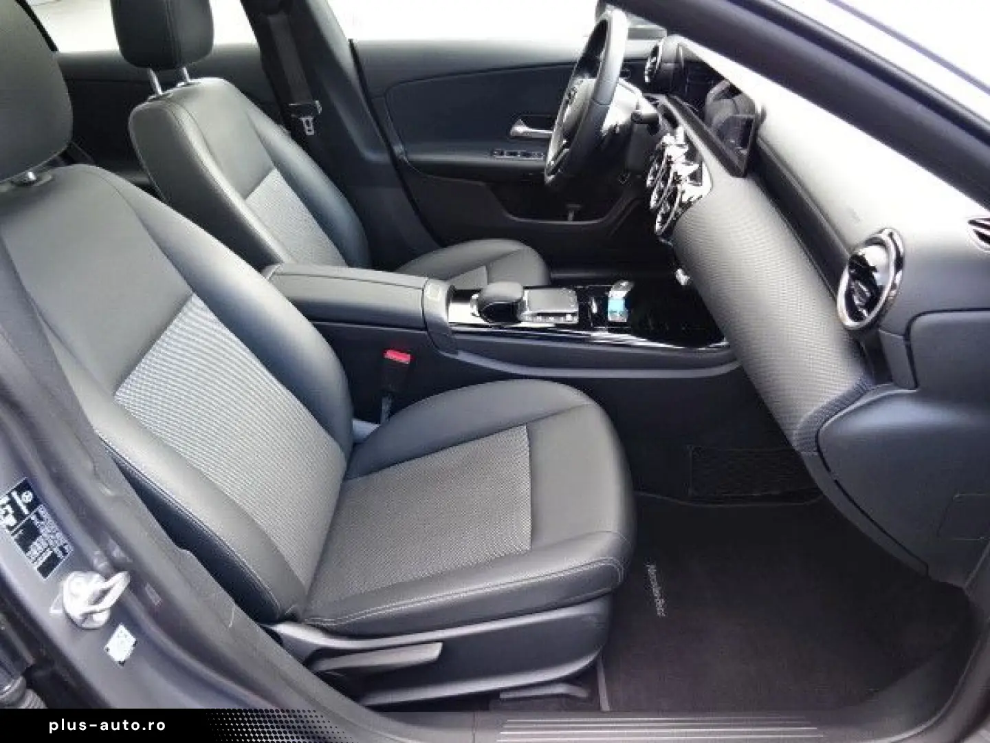 MERCEDES-BENZ CLA 180d T-LEDER NAVI LED AUTOM PANO KAME