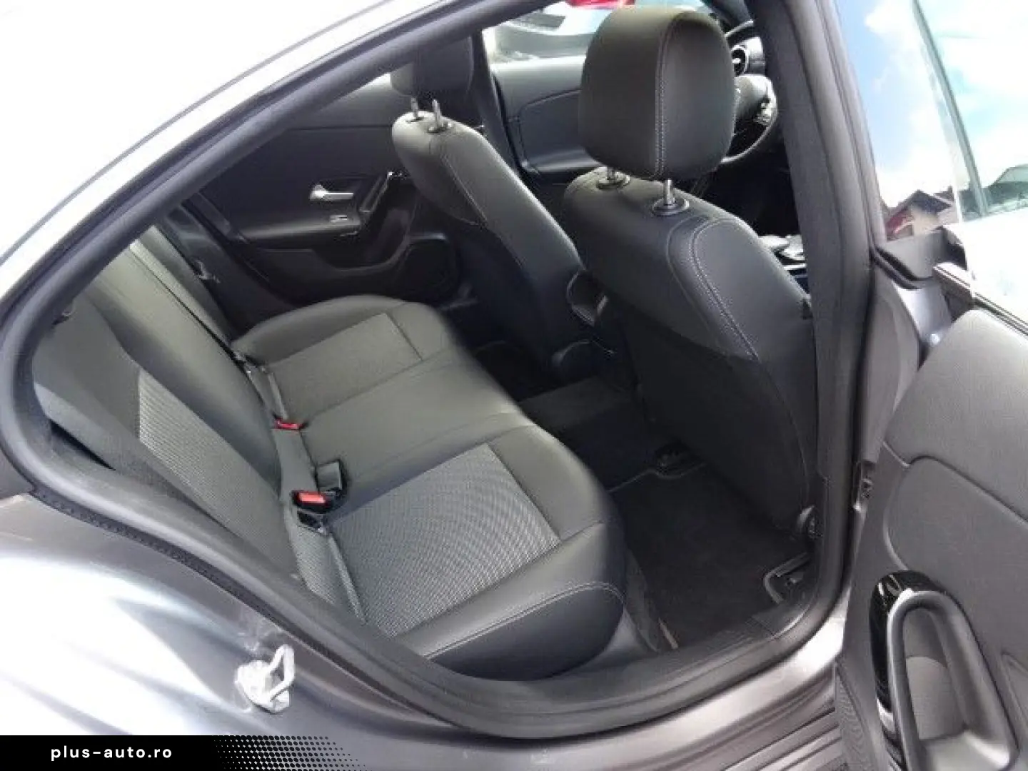 MERCEDES-BENZ CLA 180d T-LEDER NAVI LED AUTOM PANO KAME