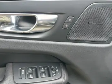 Volvo XC60 D4 FWD 190CP Aut 8tr