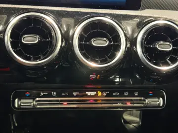 MERCEDES-BENZ CLA 250 e DCT