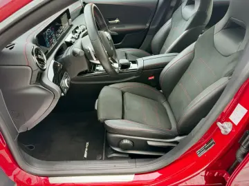 MERCEDES-BENZ CLA 200 7G-DCT AMG-Line  AHK LED CAM NAVI