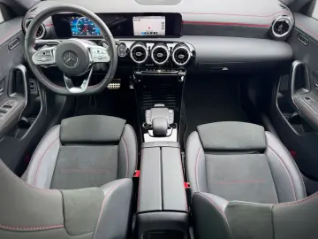 MERCEDES-BENZ CLA 200 7G-DCT AMG-Line  AHK LED CAM NAVI