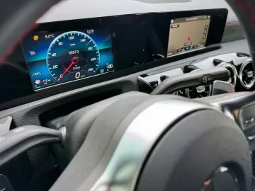 MERCEDES-BENZ CLA 200 7G-DCT AMG-Line  AHK LED CAM NAVI