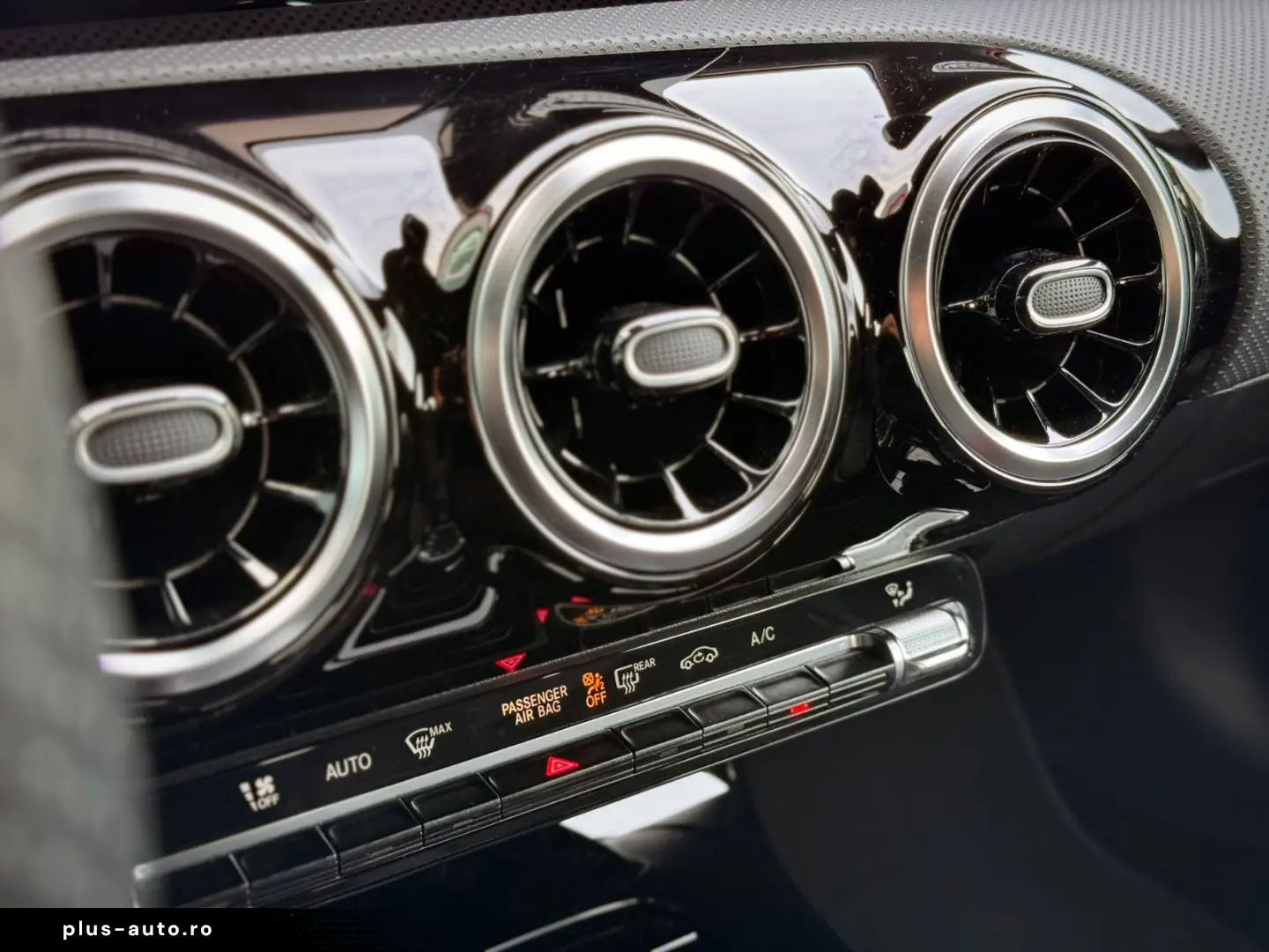 MERCEDES-BENZ CLA 200 7G-DCT AMG-Line  AHK LED CAM NAVI