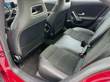 MERCEDES-BENZ CLA 200 7G-DCT AMG-Line  AHK LED CAM NAVI