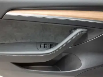 TESLA Model 3 Langstreckenbatt. Allradantrieb