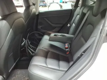 TESLA Model 3 Langstreckenbatt. Allradantrieb