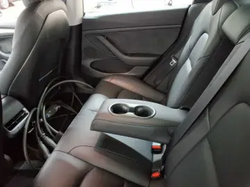 TESLA Model 3 Langstreckenbatt. Allradantrieb