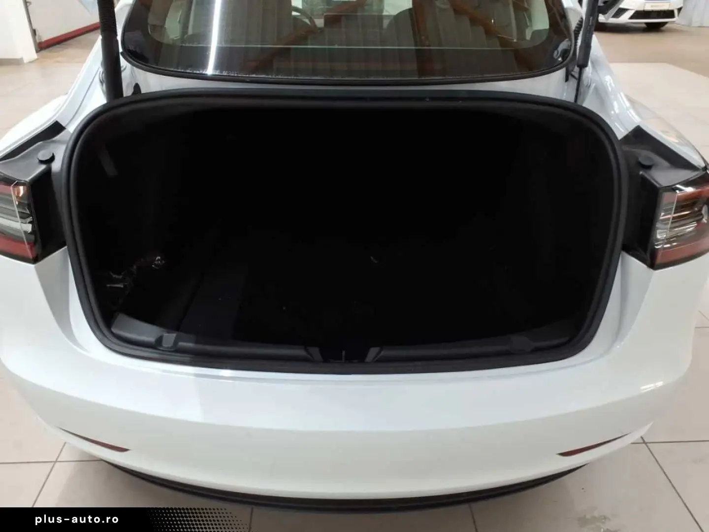 TESLA Model 3 Langstreckenbatt. Allradantrieb