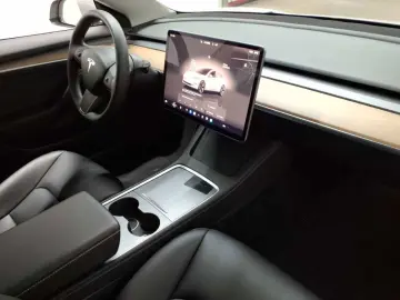TESLA Model 3 Langstreckenbatt. Allradantrieb