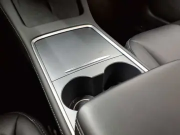 TESLA Model 3 Langstreckenbatt. Allradantrieb