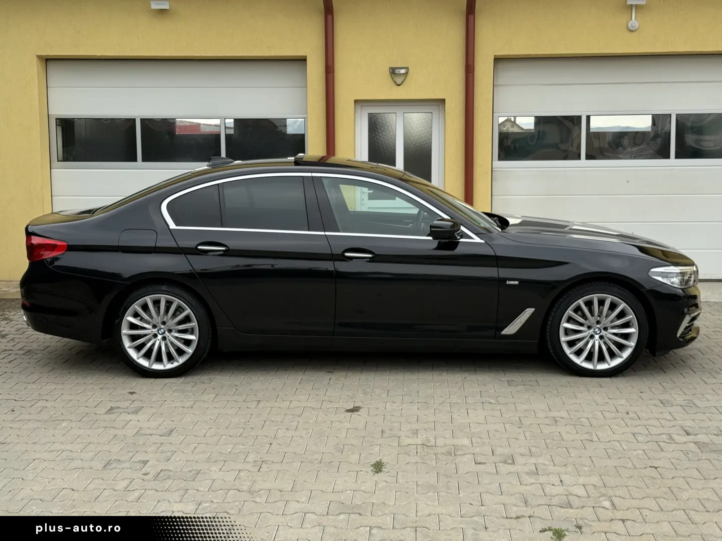 BMW Seria 5 520d xDrive Aut. Luxury Line