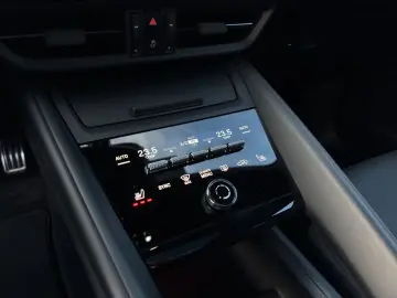 PORSCHE Macan Electric 4 Chrono Pano Sportsitz