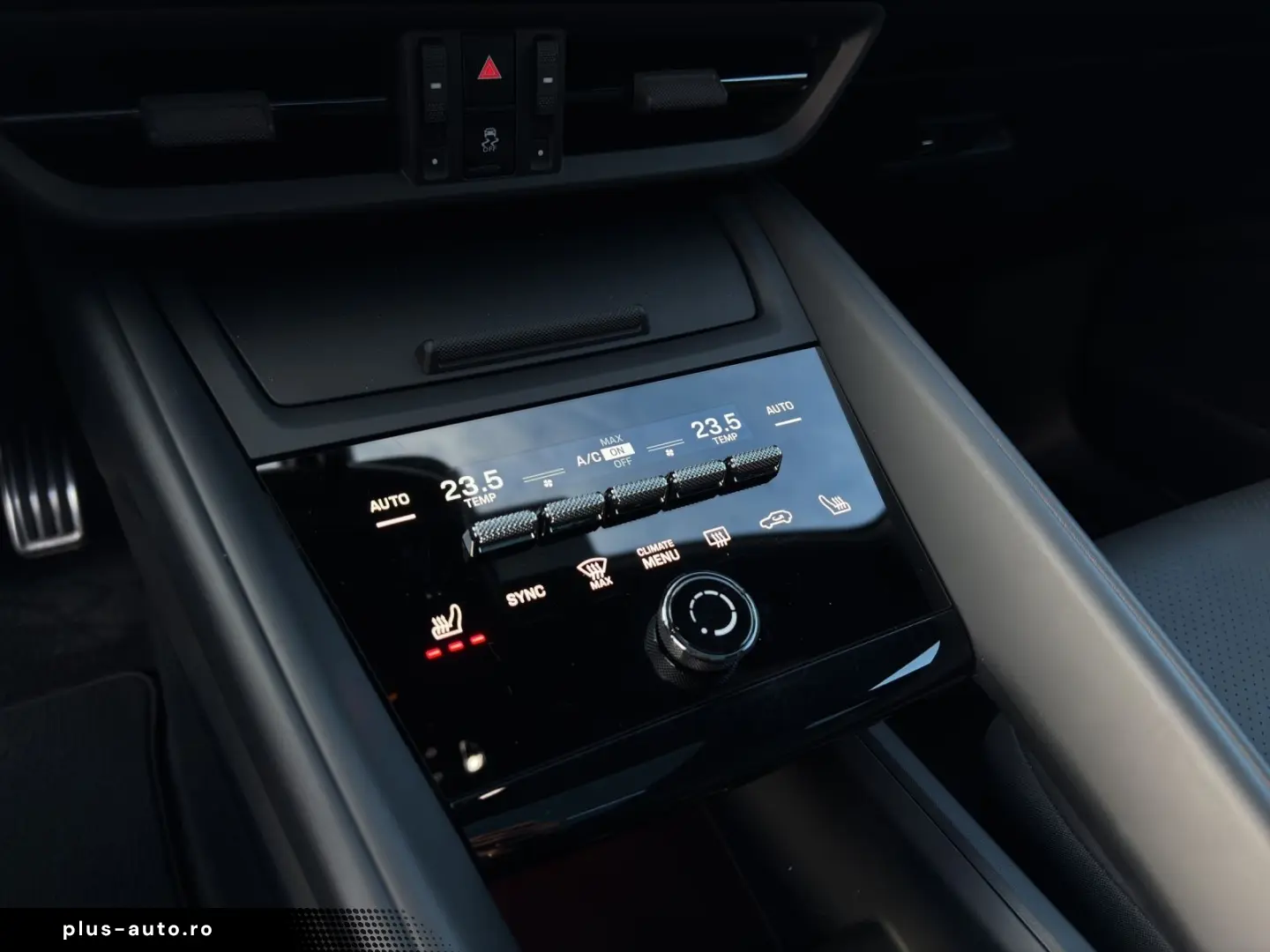 PORSCHE Macan Electric 4 Chrono Pano Sportsitz