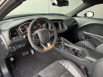 Dodge Challenger Hellcat Widebody 6.2  V8 727 CP. Nou