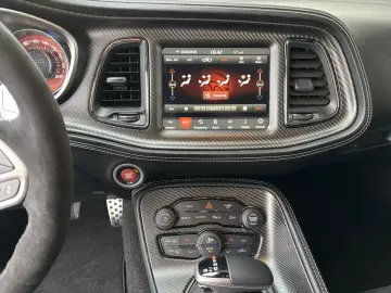 Dodge Challenger Hellcat Widebody 6.2  V8 727 CP. Nou