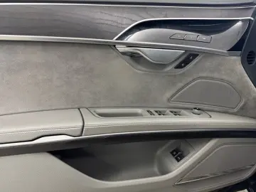 AUDI A8 60TFSIe quattro KAMERA LEDER GLASDACH HEAD UP