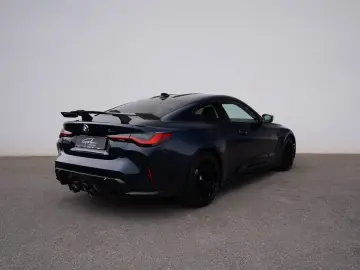 BMW M4 Competition xDrive mit M-Performance Teilen