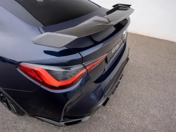 BMW M4 Competition xDrive mit M-Performance Teilen