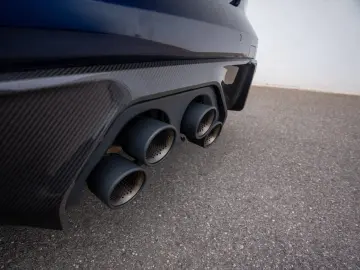 BMW M4 Competition xDrive mit M-Performance Teilen