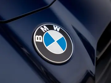 BMW M4 Competition xDrive mit M-Performance Teilen