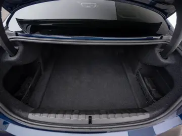 BMW M4 Competition xDrive mit M-Performance Teilen