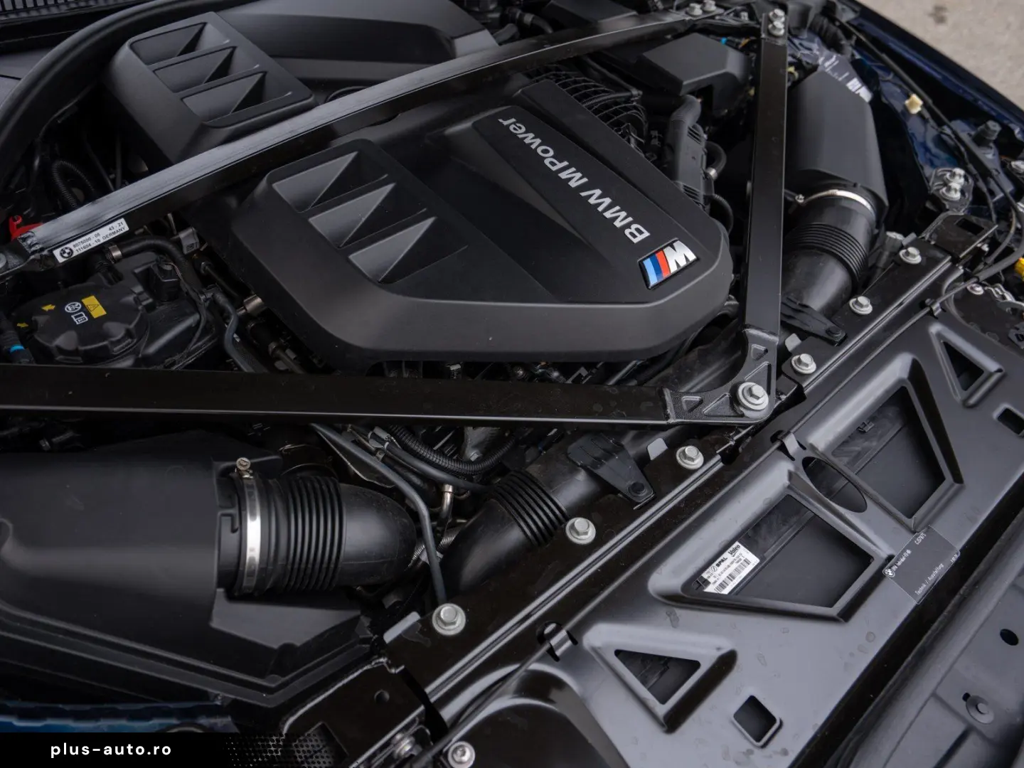 BMW M4 Competition xDrive mit M-Performance Teilen