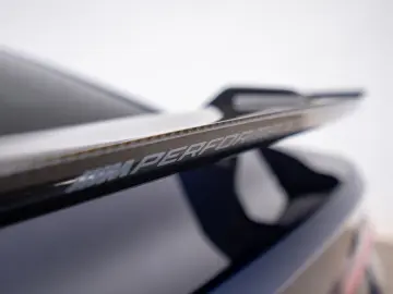 BMW M4 Competition xDrive mit M-Performance Teilen