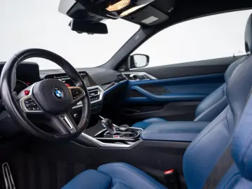 BMW M4 Competition xDrive mit M-Performance Teilen