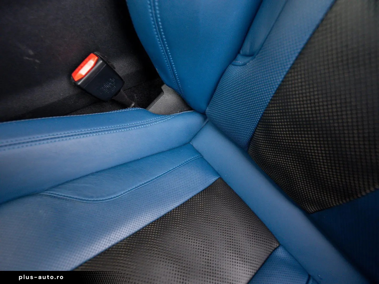 BMW M4 Competition xDrive mit M-Performance Teilen