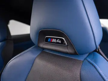 BMW M4 Competition xDrive mit M-Performance Teilen