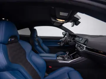 BMW M4 Competition xDrive mit M-Performance Teilen