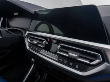 BMW M4 Competition xDrive mit M-Performance Teilen