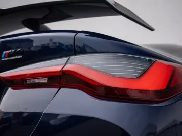 BMW M4 Competition xDrive mit M-Performance Teilen