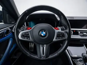 BMW M4 Competition xDrive mit M-Performance Teilen