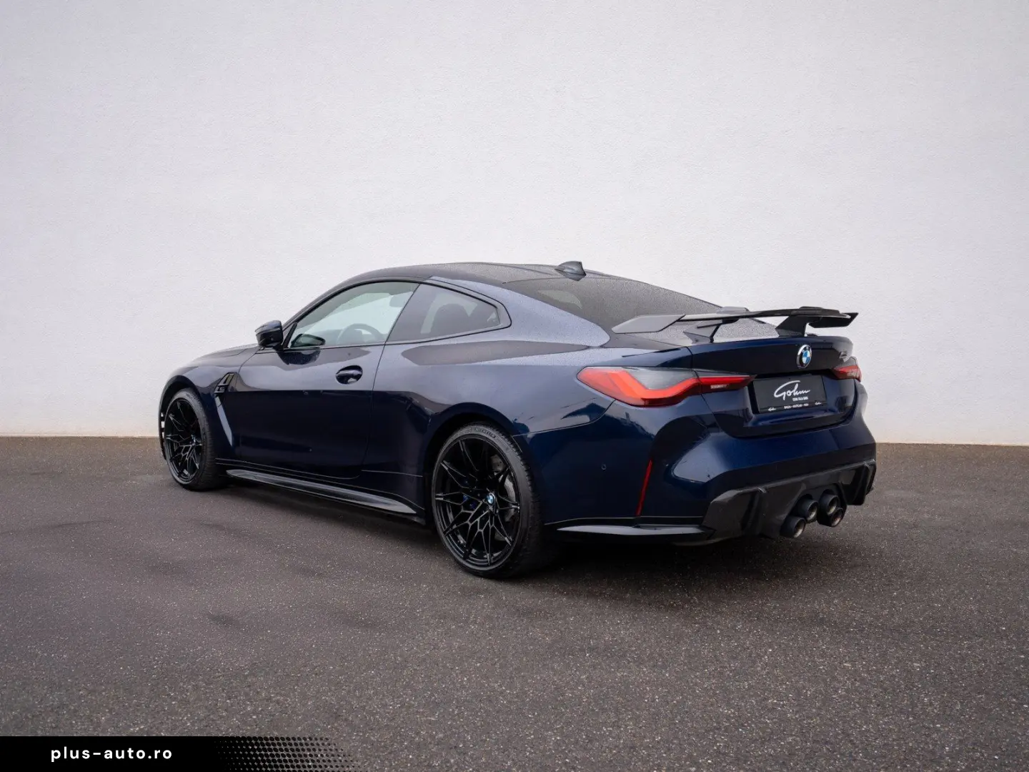 BMW M4 Competition xDrive mit M-Performance Teilen