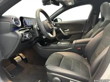 MERCEDES-BENZ CLA 200 d AMG  Night Pano Lenkradhzg Ambiente