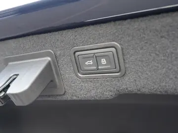 AUDI A8 55 TFSI qu Standh Pano Bang&Ol ASG 6 2027 M S