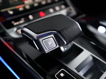 AUDI A8 55 TFSI qu Standh Pano Bang&Ol ASG 6 2027 M S