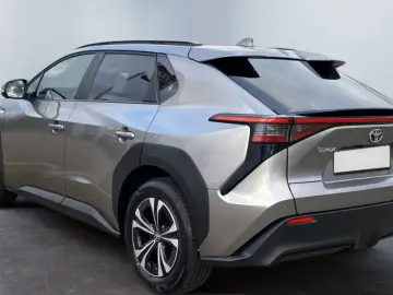 TOYOTA bz4X
