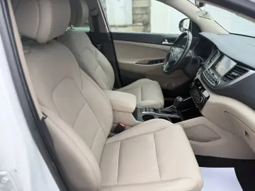 Hyundai Tucson 2.0 CRDI 4WD 6AT Premium