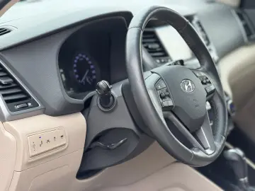 Hyundai Tucson 2.0 CRDI 4WD 6AT Premium