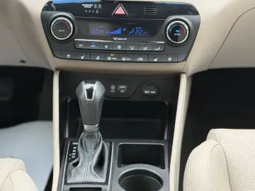 Hyundai Tucson 2.0 CRDI 4WD 6AT Premium