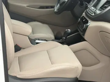 Hyundai Tucson 2.0 CRDI 4WD 6AT Premium