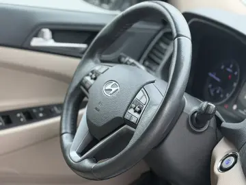 Hyundai Tucson 2.0 CRDI 4WD 6AT Premium