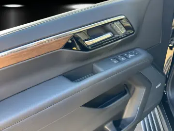 Chevrolet Suburban 6.2 V8 MY 2026 4WD High Country