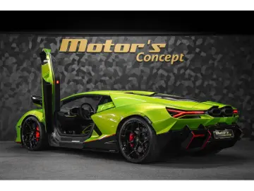 LAMBORGHINI Revuelto AD PERSONAM - VERDE CITREA   ROSSO MARS