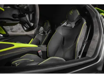 LAMBORGHINI Revuelto AD PERSONAM - VERDE CITREA   ROSSO MARS