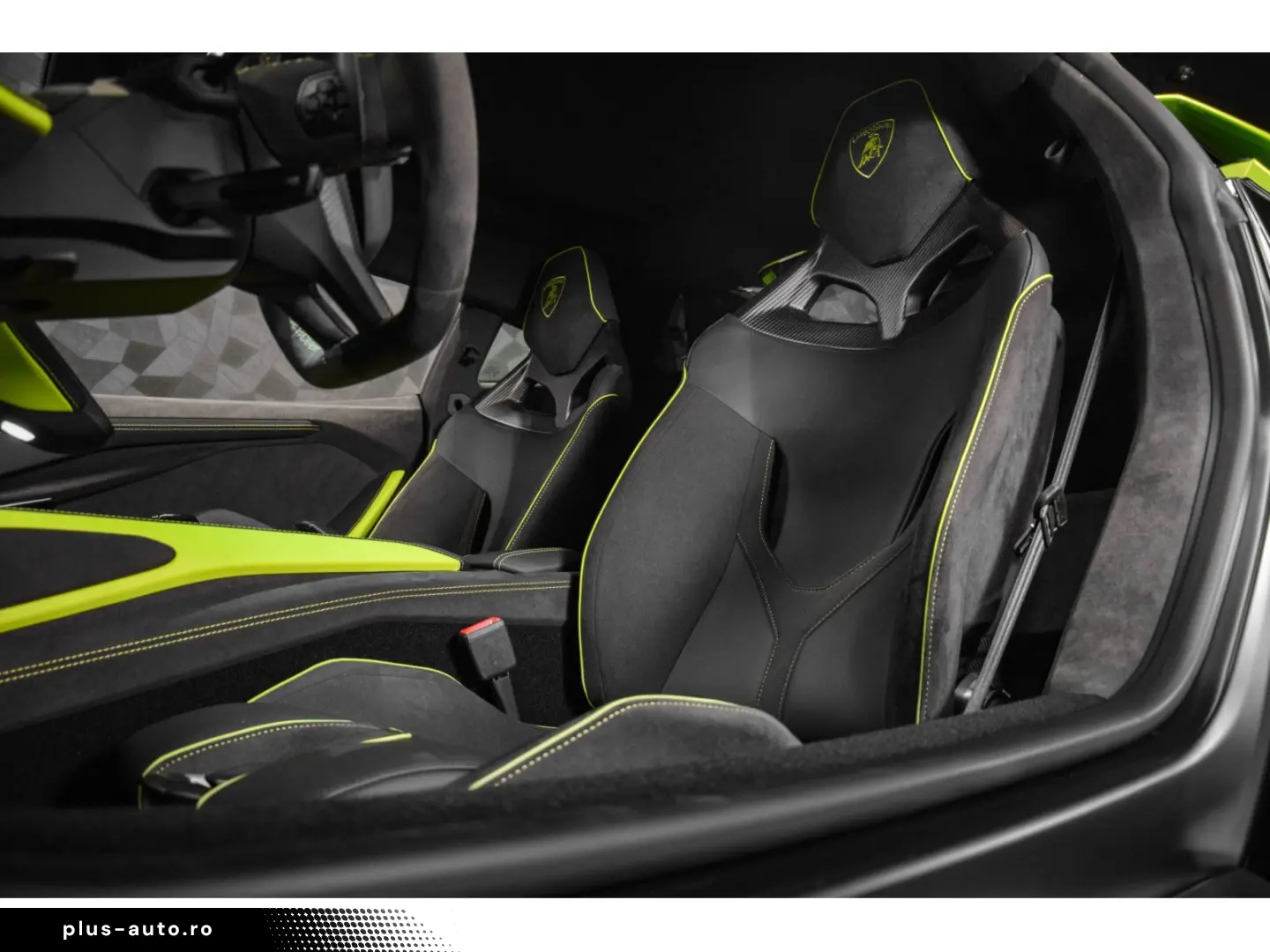 LAMBORGHINI Revuelto AD PERSONAM - VERDE CITREA   ROSSO MARS
